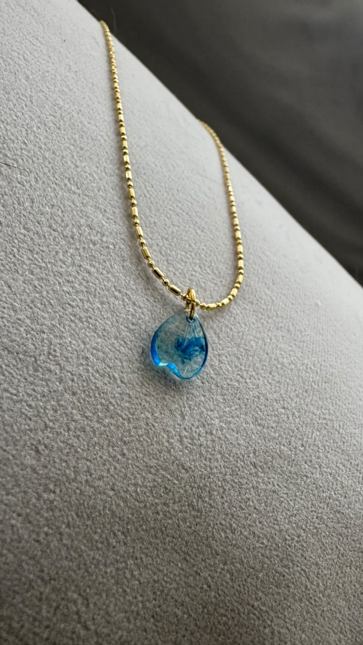 Collar pétalo azul
